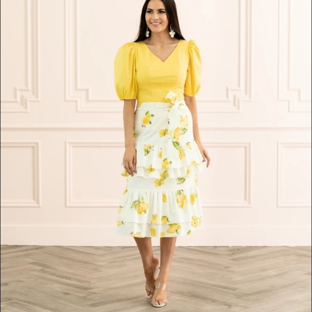 Rachell Parcell Butter Yellow Feminine Puffed Sleeve Coquette Girl Vneck Blouse